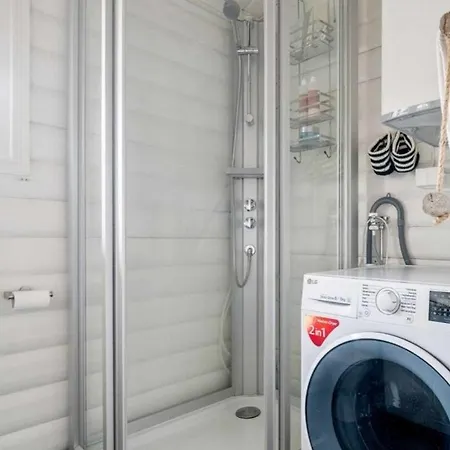 בית נופש Charming Log With Modern Luxury *